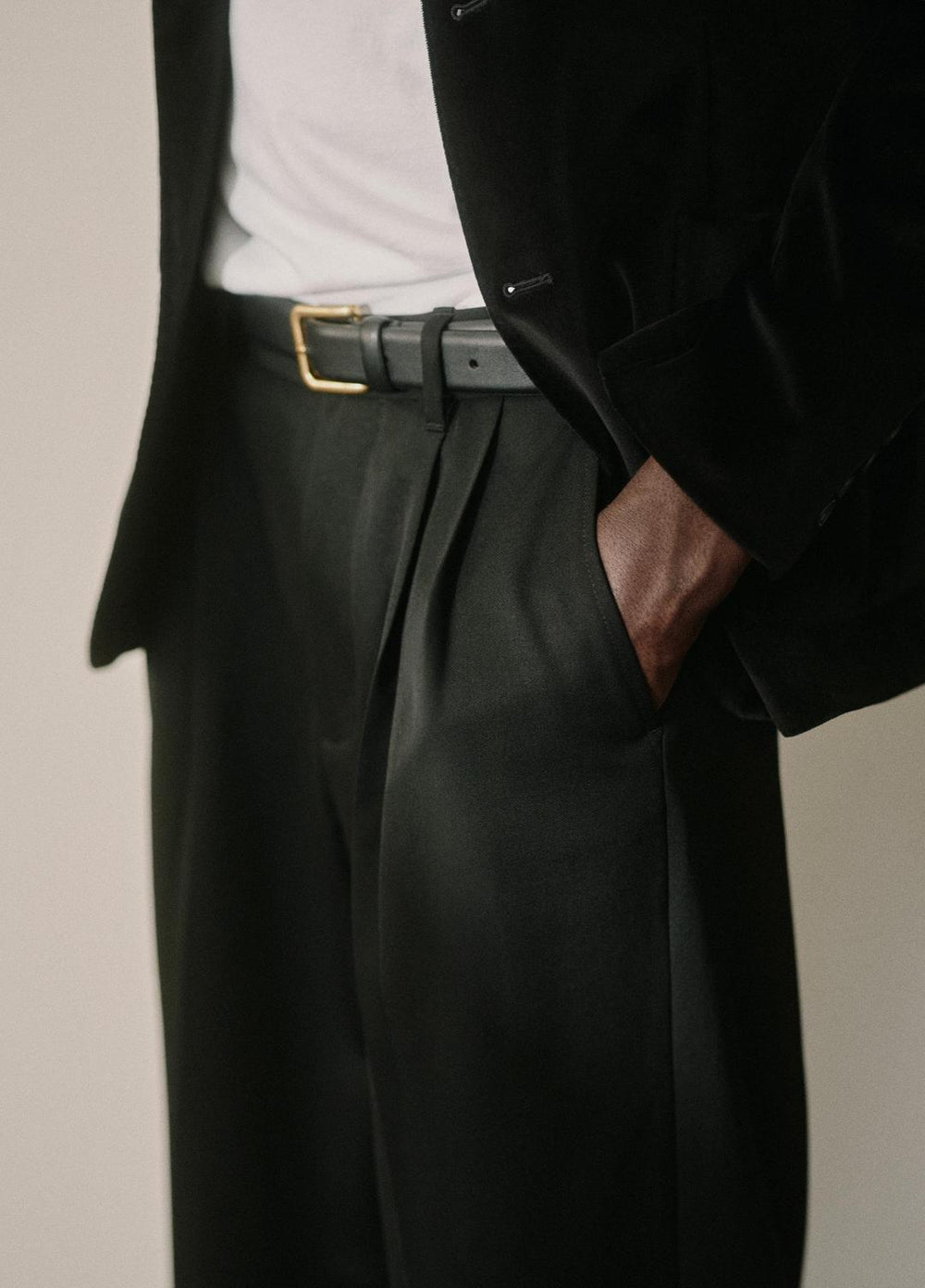 VINCE | Wool Double-Pleat Suiting Trouser in Trousers - BLACK