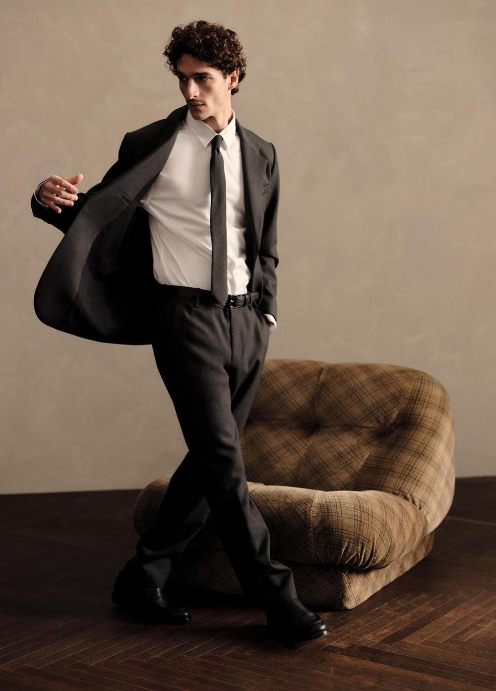 VINCE | Owen Athletic Wool Suiting Pant in Trousers - BLACK