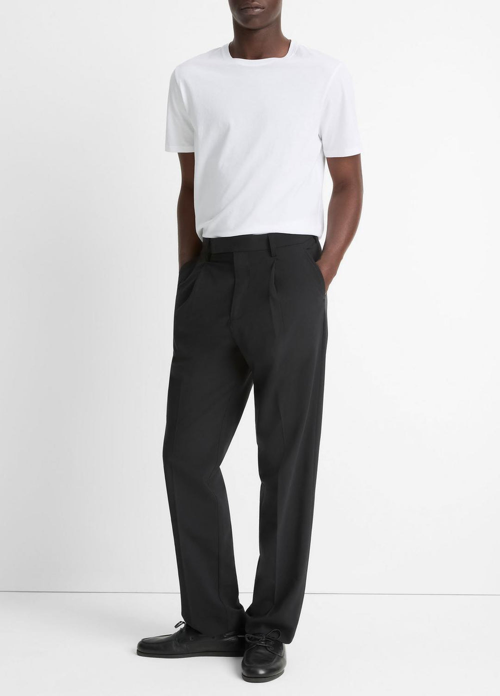 VINCE | Louie Relaxed Pleated Trouser in Trousers - BLACK