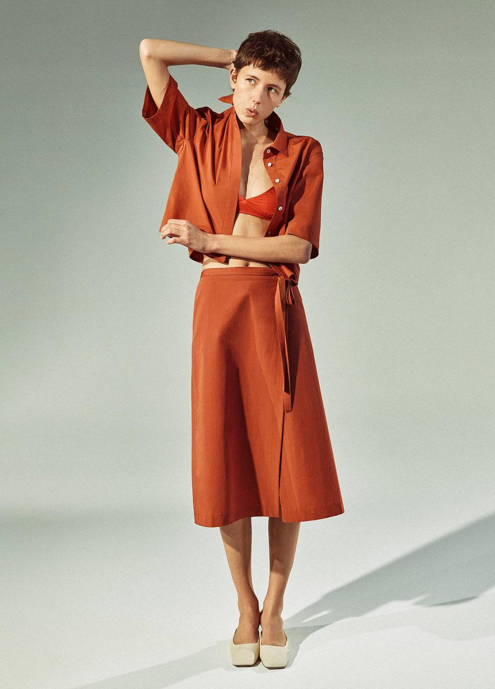 VINCE | Cotton Short-Sleeve Cropped Shirt in Shirts & Tees - BRICK ROSE