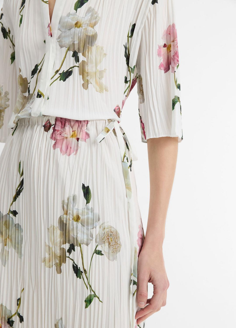 VINCE | Wilted Peony Pleated Side-Tie Skirt in Dresses & Skirts - WHITE PEONY